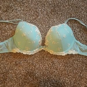 34B light blue bra
